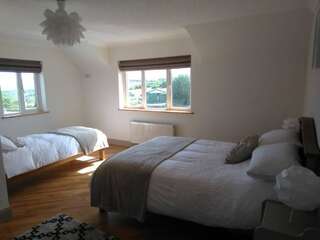 Отели типа «постель и завтрак» Burren Rock Farmhouse B&B Turlough Двухместный номер Делюкс с 1 кроватью и дополнительной кроватью-3